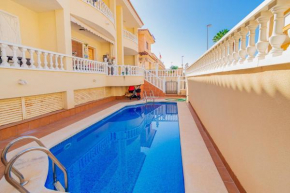 2 bedroom 2 Bathroom Entire Apartment in Rojales with Pool